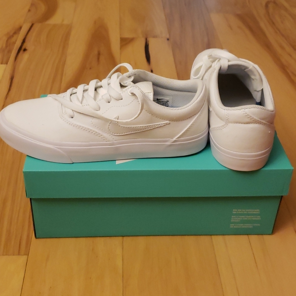 New Nike SB Charge CNVS shoes size 6.5
